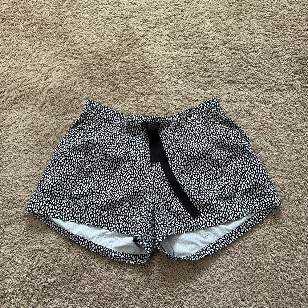 Lululemon Women's Spring Break Away Mini Short Dottie Dash Black and White 8